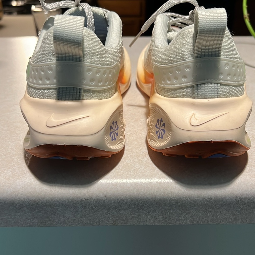 Nike Infinity Rn Size 7 - image 4